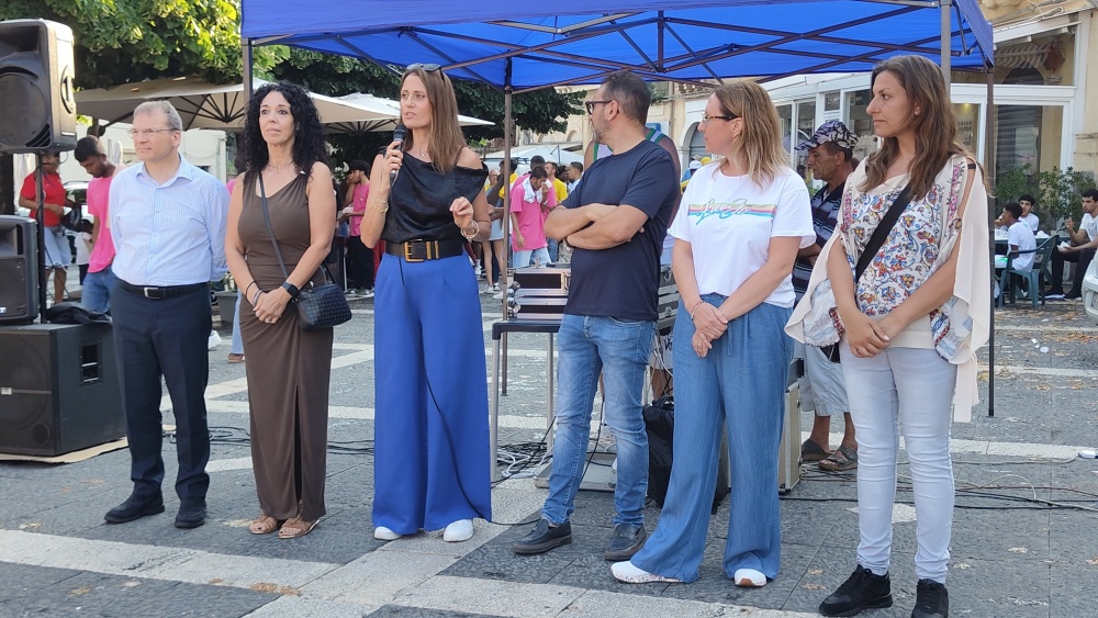 Vizzini celebra la Giornata del Rifugiato 2025: piazza Marconi diventa luogo di accoglienza e comunità
